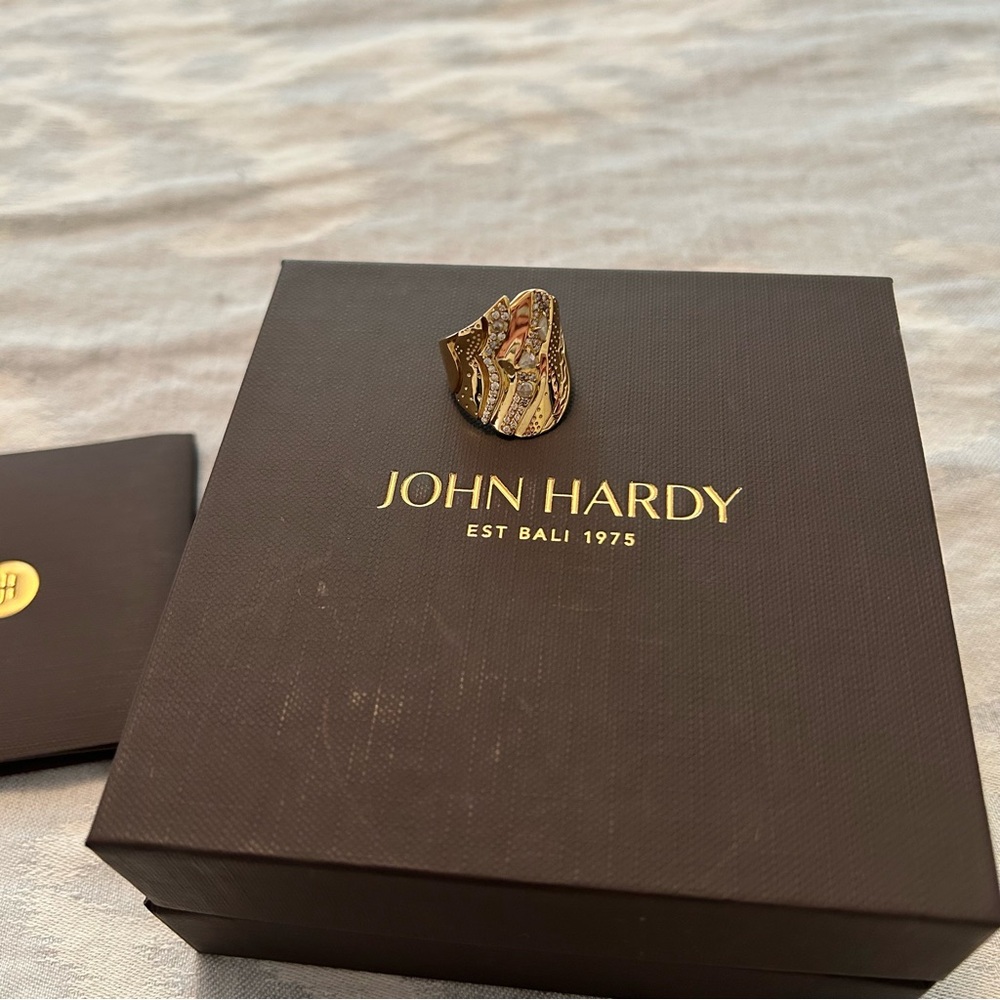 Authentic John Hardy solid 18K gold saddle ring grey white diamonds size 7 NIB! - Picture 3 of 15